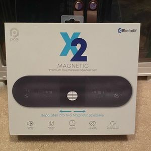 Magnetic wireless speaker set